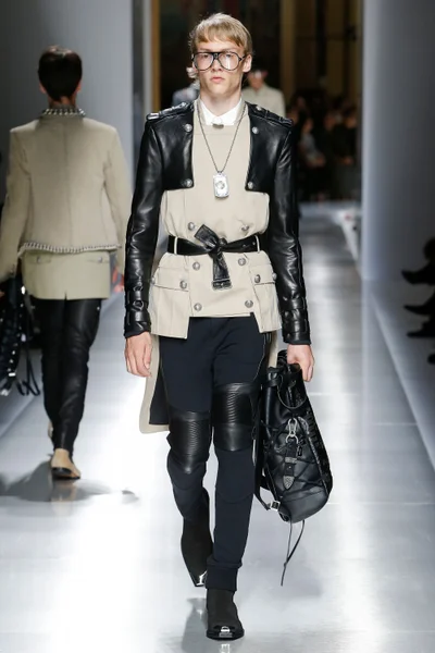 Look 43